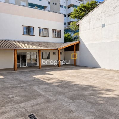 Casa Comercial com 230m², 5 garagens, no bairro Balneário em Florianópolis