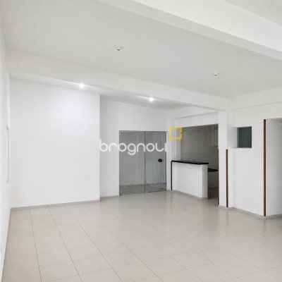 Casa Comercial com 230m², 5 garagens, no bairro Balneário em Florianópolis