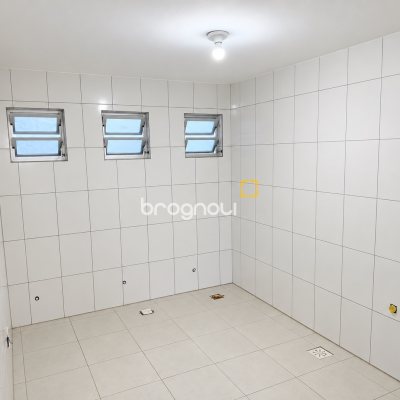 Casa Comercial com 230m², 5 garagens, no bairro Balneário em Florianópolis
