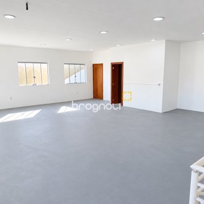 Casa Comercial com 230m², 5 garagens, no bairro Balneário em Florianópolis
