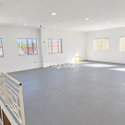 Casa Comercial com 230m², 5 garagens, no bairro Balneário em Florianópolis