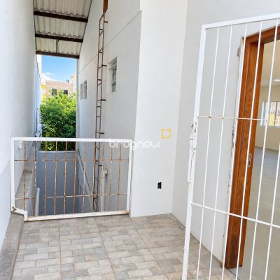 Casa Comercial com 230m², 5 garagens, no bairro Balneário em Florianópolis