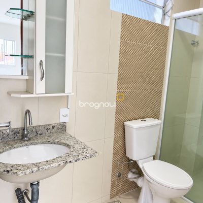 Casa Comercial com 230m², 5 garagens, no bairro Balneário em Florianópolis