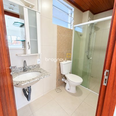 Casa Comercial com 230m², 5 garagens, no bairro Balneário em Florianópolis