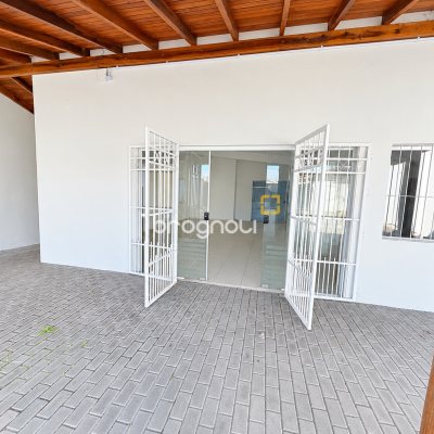 Casa Comercial com 230m², 5 garagens, no bairro Balneário em Florianópolis