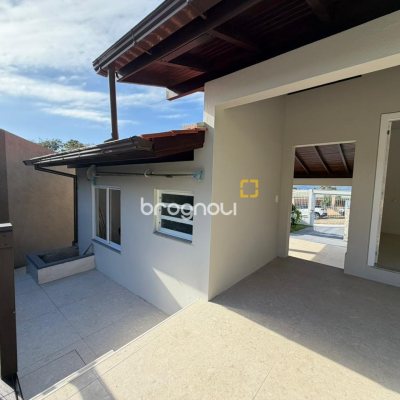 Casa com 154m², 3 quartos (sendo 1 suíte), 2 garagens, no bairro Centro em Florianópolis