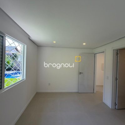 Casa com 154m², 3 quartos (sendo 1 suíte), 2 garagens, no bairro Centro em Florianópolis