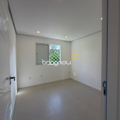 Casa com 154m², 3 quartos (sendo 1 suíte), 2 garagens, no bairro Centro em Florianópolis