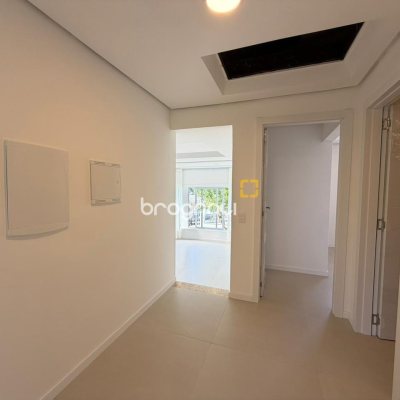 Casa com 154m², 3 quartos (sendo 1 suíte), 2 garagens, no bairro Centro em Florianópolis