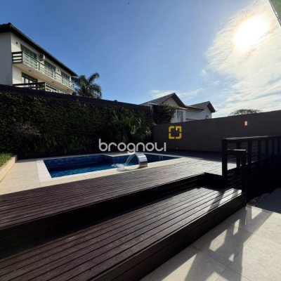Casa com 154m², 3 quartos (sendo 1 suíte), 2 garagens, no bairro Centro em Florianópolis