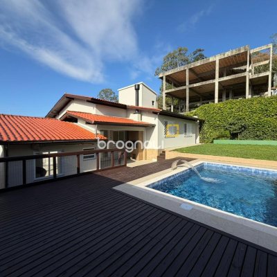 Casa com 154m², 3 quartos (sendo 1 suíte), 2 garagens, no bairro Centro em Florianópolis
