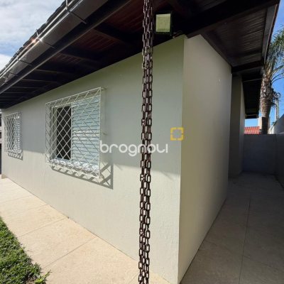 Casa com 154m², 3 quartos (sendo 1 suíte), 2 garagens, no bairro Centro em Florianópolis