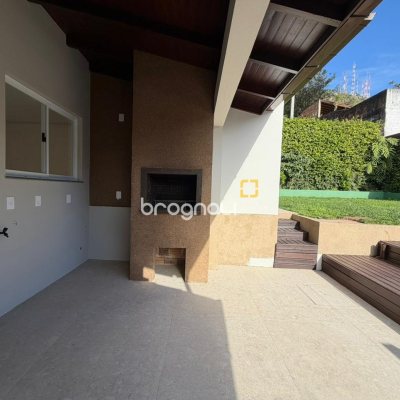 Casa com 154m², 3 quartos (sendo 1 suíte), 2 garagens, no bairro Centro em Florianópolis
