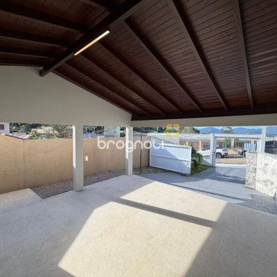 Casa com 154m², 3 quartos (sendo 1 suíte), 2 garagens, no bairro Centro em Florianópolis