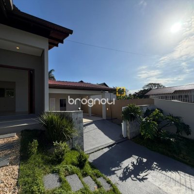 Casa com 154m², 3 quartos (sendo 1 suíte), 2 garagens, no bairro Centro em Florianópolis