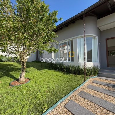 Casa com 154m², 3 quartos (sendo 1 suíte), 2 garagens, no bairro Centro em Florianópolis