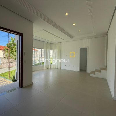 Casa com 154m², 3 quartos (sendo 1 suíte), 2 garagens, no bairro Centro em Florianópolis