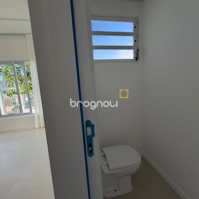 Casa com 154m², 3 quartos (sendo 1 suíte), 2 garagens, no bairro Centro em Florianópolis