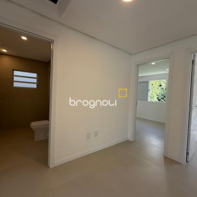 Casa com 154m², 3 quartos (sendo 1 suíte), 2 garagens, no bairro Centro em Florianópolis