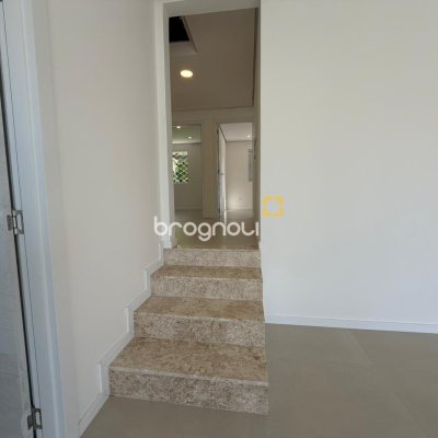 Casa com 154m², 3 quartos (sendo 1 suíte), 2 garagens, no bairro Centro em Florianópolis