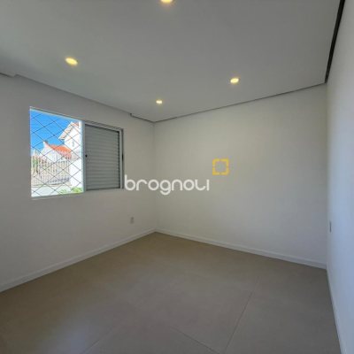 Casa com 154m², 3 quartos (sendo 1 suíte), 2 garagens, no bairro Centro em Florianópolis