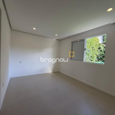 Casa com 154m², 3 quartos (sendo 1 suíte), 2 garagens, no bairro Centro em Florianópolis