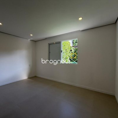 Casa com 154m², 3 quartos (sendo 1 suíte), 2 garagens, no bairro Centro em Florianópolis