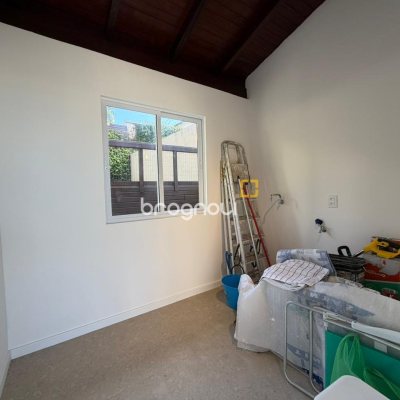 Casa com 154m², 3 quartos (sendo 1 suíte), 2 garagens, no bairro Centro em Florianópolis