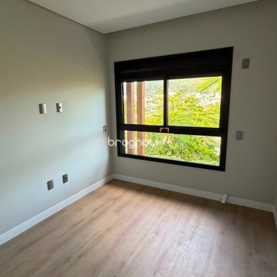 Casa de Condomínio com 200m², 4 quartos (sendo 4 suítes), 4 garagens, no bairro Beira Rio em Biguaçu