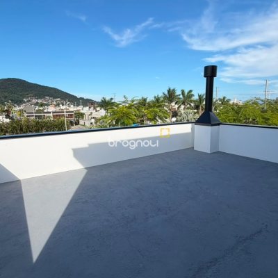 Casa de Condomínio com 200m², 4 quartos (sendo 4 suítes), 4 garagens, no bairro Beira Rio em Biguaçu