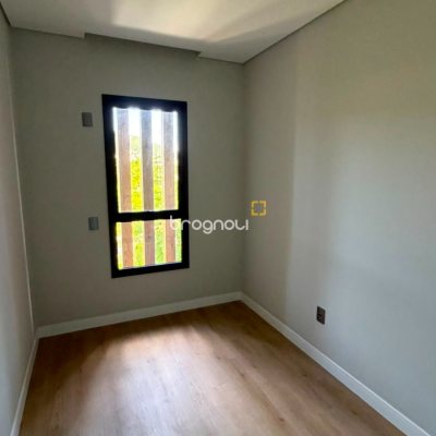 Casa de Condomínio com 200m², 4 quartos (sendo 4 suítes), 4 garagens, no bairro Beira Rio em Biguaçu