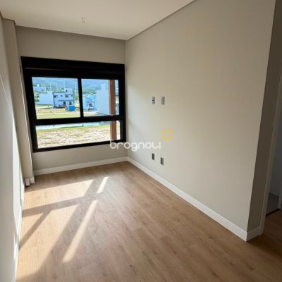 Casa de Condomínio com 200m², 4 quartos (sendo 4 suítes), 4 garagens, no bairro Beira Rio em Biguaçu