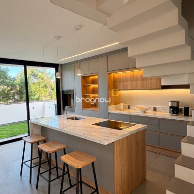 Casa de Condomínio com 200m², 4 quartos (sendo 4 suítes), 4 garagens, no bairro Beira Rio em Biguaçu