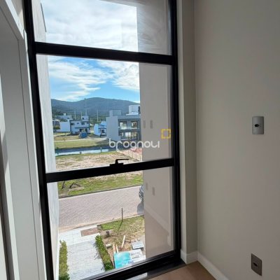 Casa de Condomínio com 200m², 4 quartos (sendo 4 suítes), 4 garagens, no bairro Beira Rio em Biguaçu