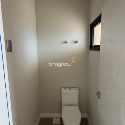 Casa de Condomínio com 200m², 4 quartos (sendo 4 suítes), 4 garagens, no bairro Beira Rio em Biguaçu