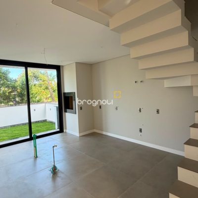 Casa de Condomínio com 200m², 4 quartos (sendo 4 suítes), 4 garagens, no bairro Beira Rio em Biguaçu
