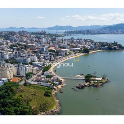 Apartamento com 199m², 3 quartos (sendo 3 suítes), 3 garagens, no bairro Coqueiros em Florianópolis