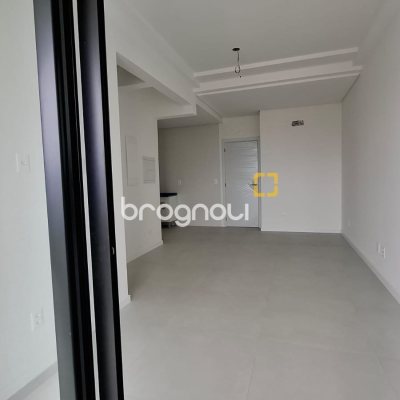 Apartamento com 199m², 3 quartos (sendo 3 suítes), 3 garagens, no bairro Coqueiros em Florianópolis