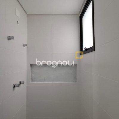 Apartamento com 199m², 3 quartos (sendo 3 suítes), 3 garagens, no bairro Coqueiros em Florianópolis
