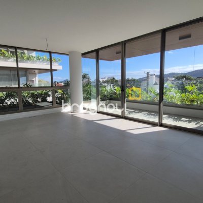 Apartamento com 151m², 3 quartos (sendo 3 suítes), 2 garagens, no bairro Jurerê Internacional em Florianópolis