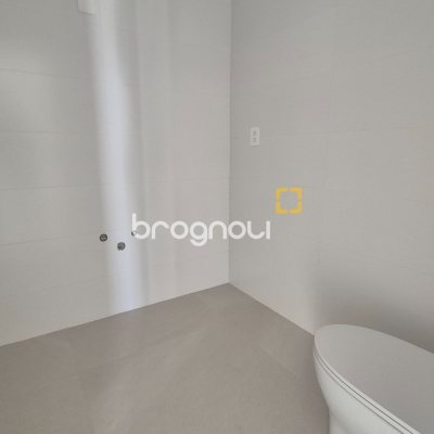 Apartamento com 151m², 3 quartos (sendo 3 suítes), 2 garagens, no bairro Jurerê Internacional em Florianópolis
