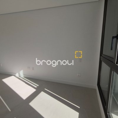 Apartamento com 151m², 3 quartos (sendo 3 suítes), 2 garagens, no bairro Jurerê Internacional em Florianópolis