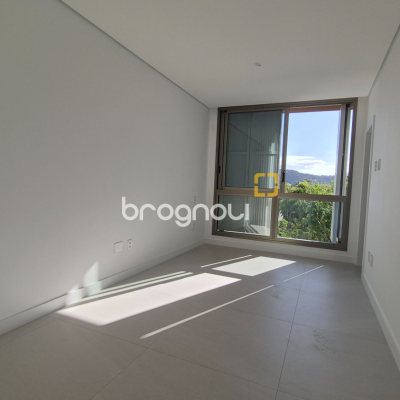 Apartamento com 151m², 3 quartos (sendo 3 suítes), 2 garagens, no bairro Jurerê Internacional em Florianópolis