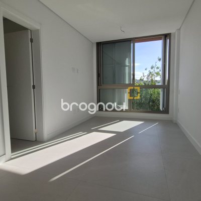 Apartamento com 151m², 3 quartos (sendo 3 suítes), 2 garagens, no bairro Jurerê Internacional em Florianópolis
