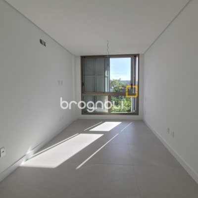 Apartamento com 151m², 3 quartos (sendo 3 suítes), 2 garagens, no bairro Jurerê Internacional em Florianópolis