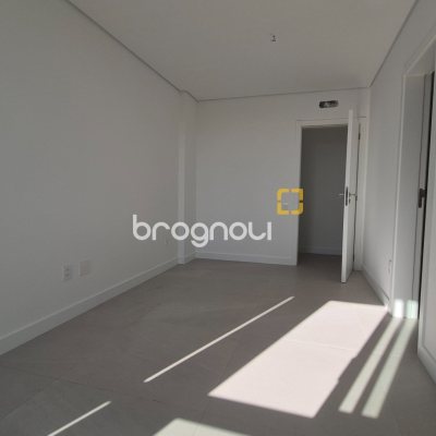 Apartamento com 151m², 3 quartos (sendo 3 suítes), 2 garagens, no bairro Jurerê Internacional em Florianópolis