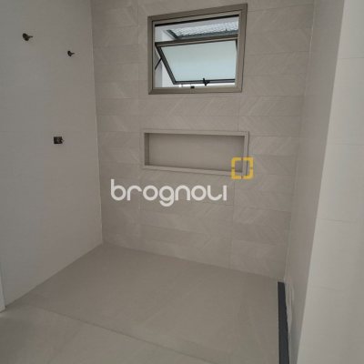 Apartamento com 151m², 3 quartos (sendo 3 suítes), 2 garagens, no bairro Jurerê Internacional em Florianópolis