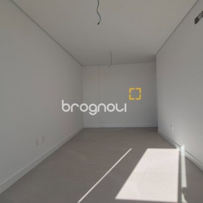 Apartamento com 151m², 3 quartos (sendo 3 suítes), 2 garagens, no bairro Jurerê Internacional em Florianópolis