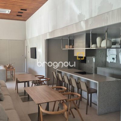 Apartamento com 151m², 3 quartos (sendo 3 suítes), 2 garagens, no bairro Jurerê Internacional em Florianópolis