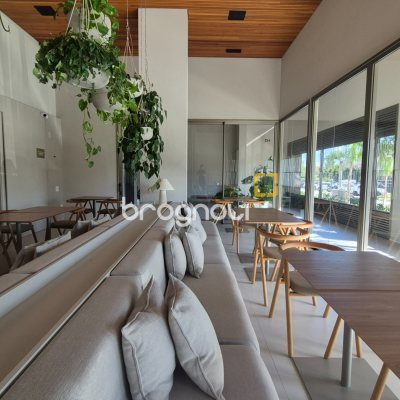 Apartamento com 151m², 3 quartos (sendo 3 suítes), 2 garagens, no bairro Jurerê Internacional em Florianópolis